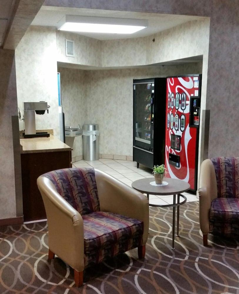 Plano Inn & Suites photo 27