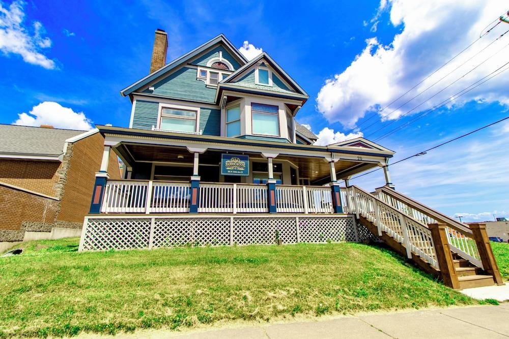 Harris House photo 1