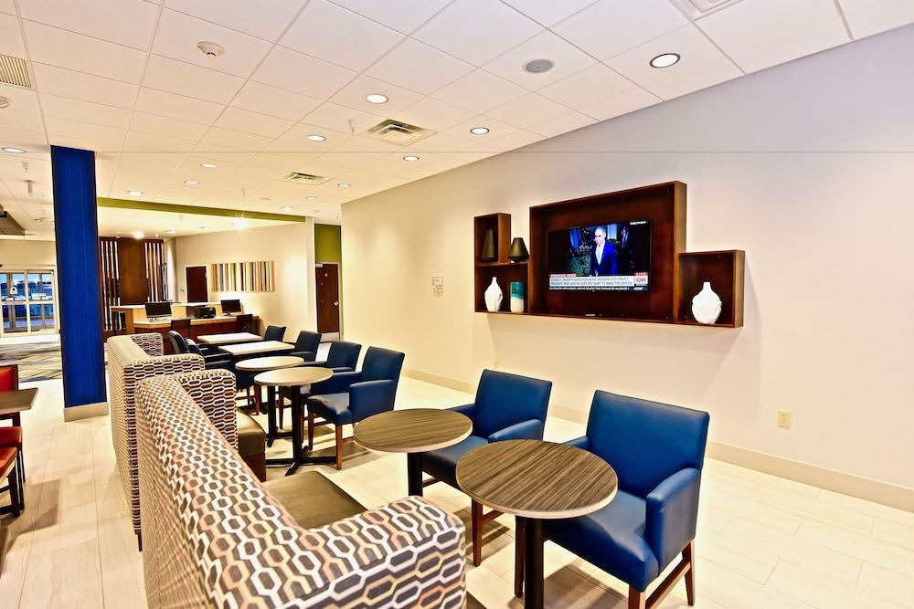 Holiday Inn Express & Suites Perryville by IHG photo 3