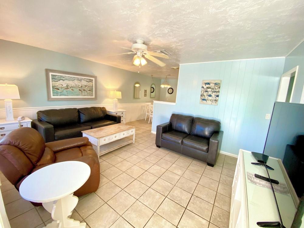 Tropical Breeze Beach Club photo 66