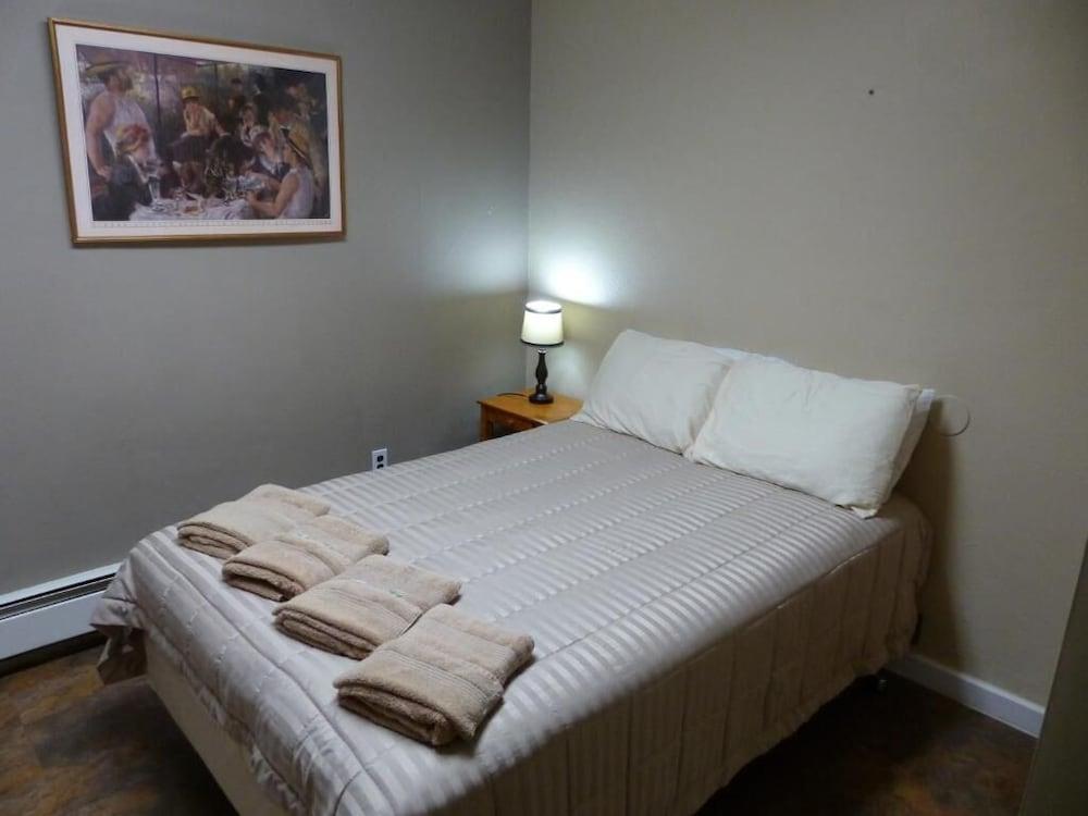 Bent Prop Inn & Hostel Downtown photo 26