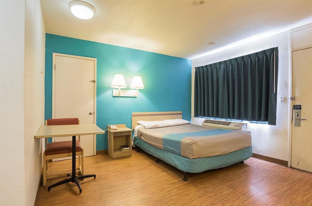 Motel 6 Rochester, MN photo 14