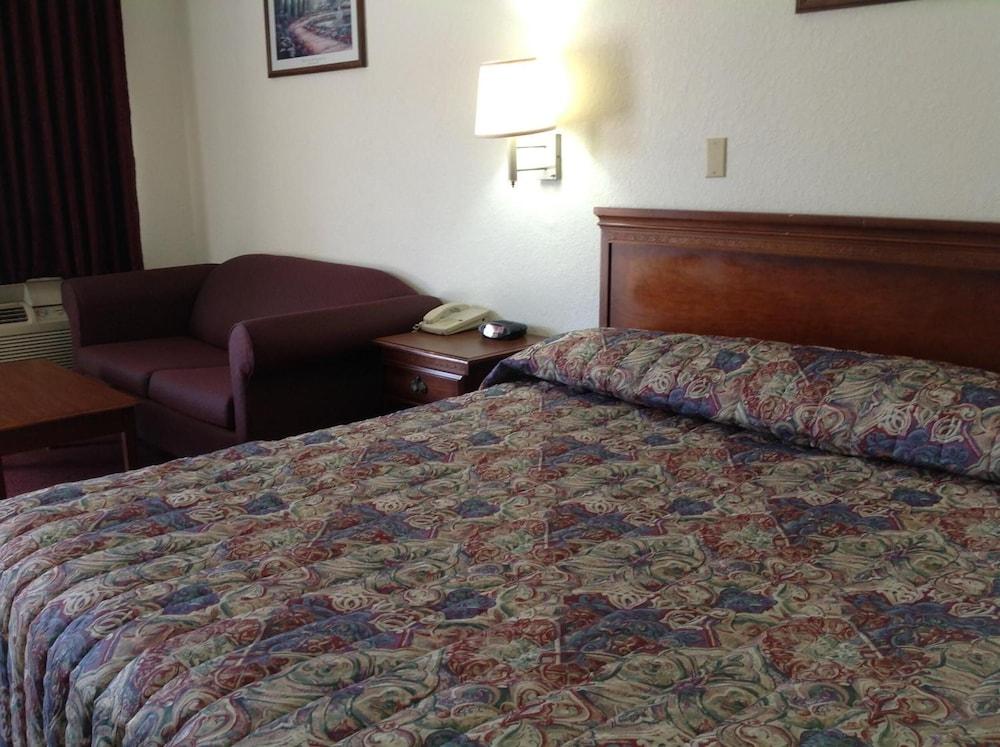 Budget Host, Hempstead Inn photo 20