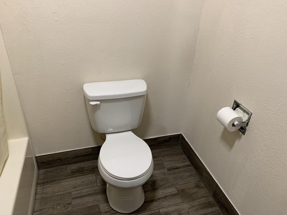 Budget Inn Ardmore photo 16