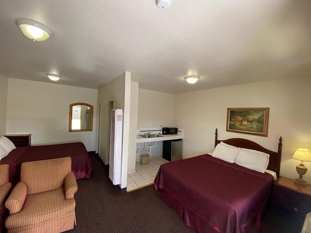 Economy Inn photo 3