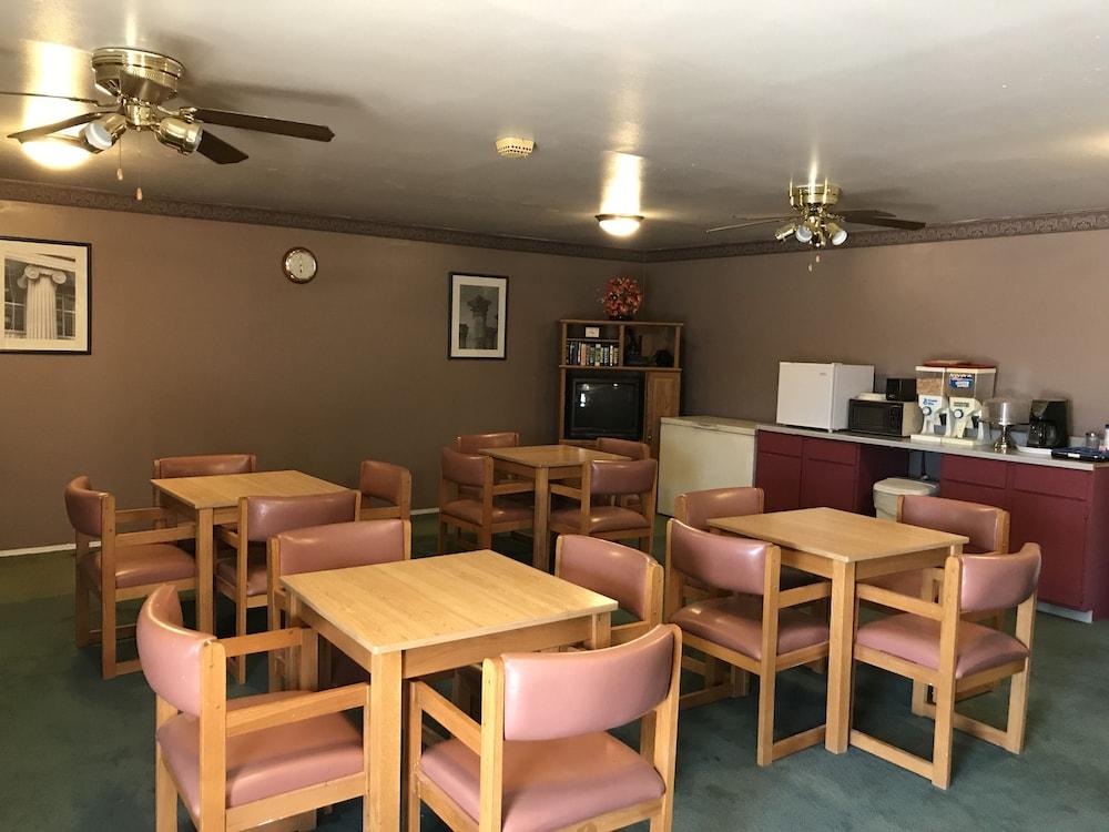 American Inn by OYO Colorado City I-20 photo 19