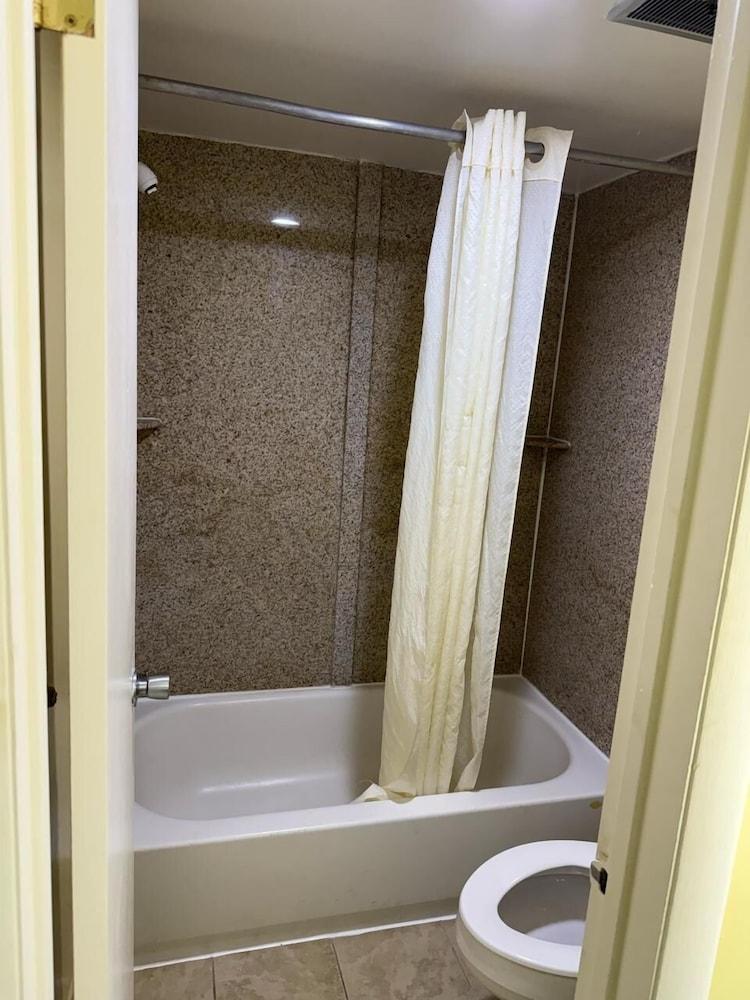 Relax Inn photo 38
