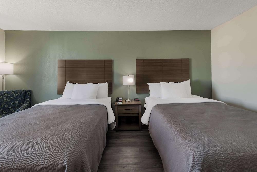 Quality Inn Saint Louis Airport photo 6