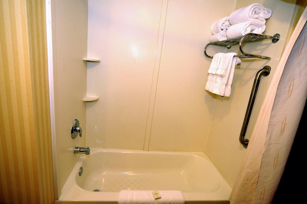 Garner Hotel Mahwah by IHG photo 4