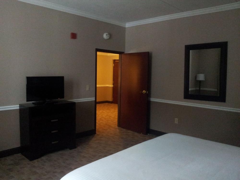 Belvedere Inn photo 18