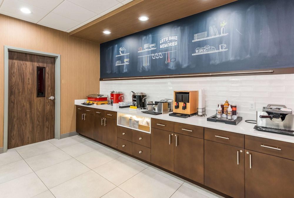 Hampton Inn & Suites Benton Harbor photo 33
