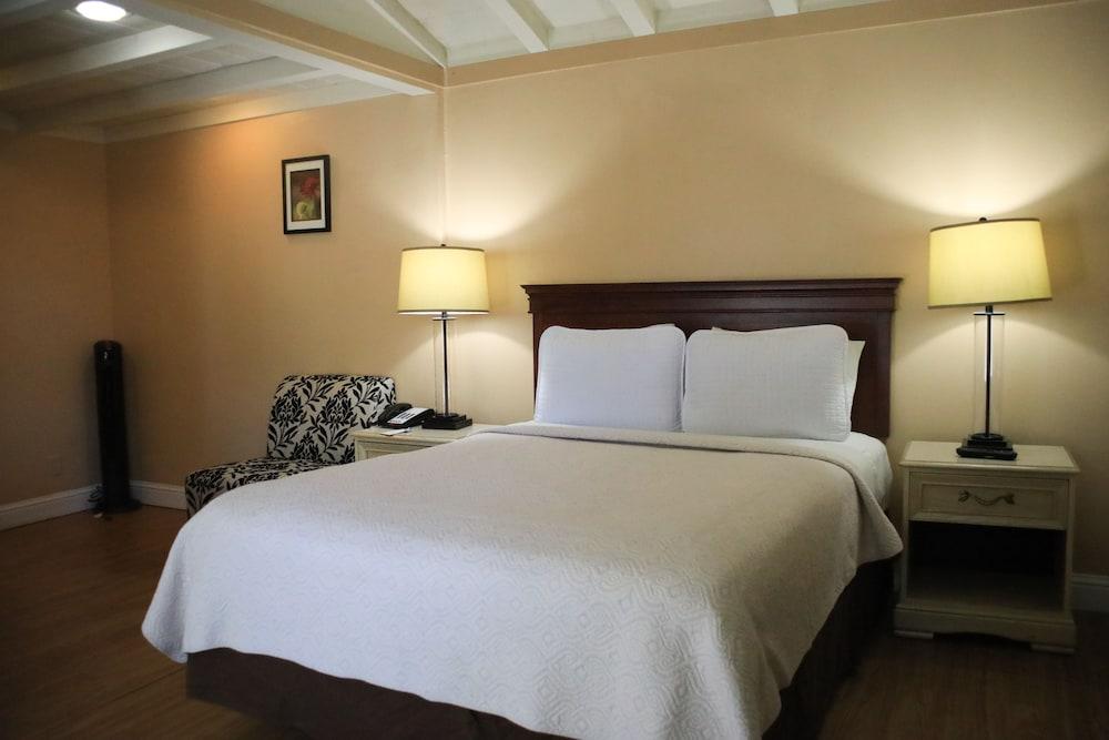 Carmel Resort Inn photo 41