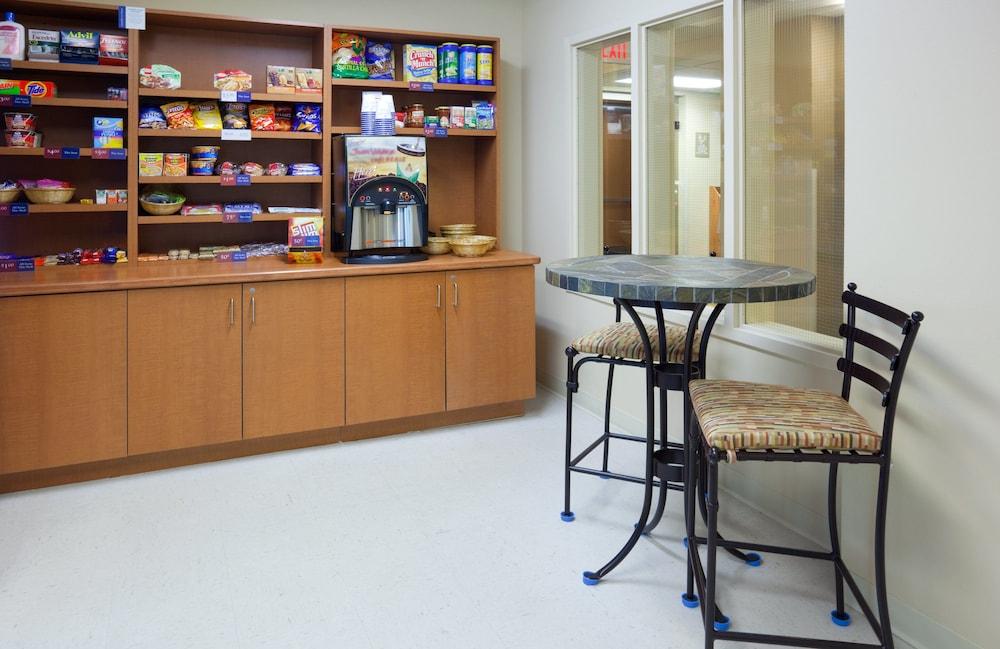 Candlewood Suites Milwaukee Brown Deer by IHG photo 24