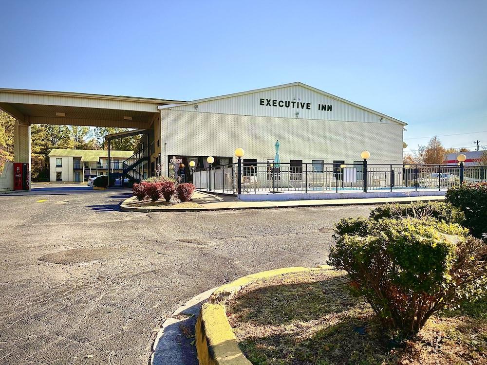 Executive Inn Chester photo 1