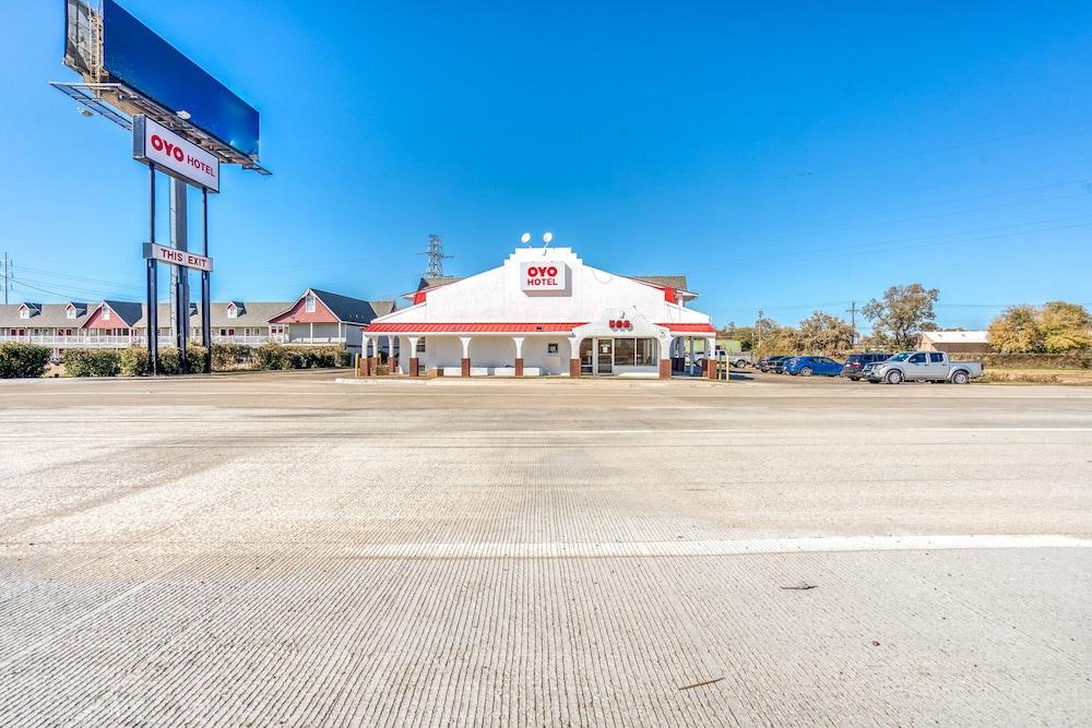 OYO Hotel Waco University Area/ I-35 photo 16