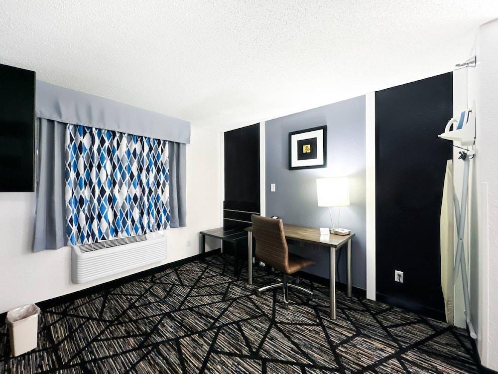Blaine Town Inn & Suites photo 14
