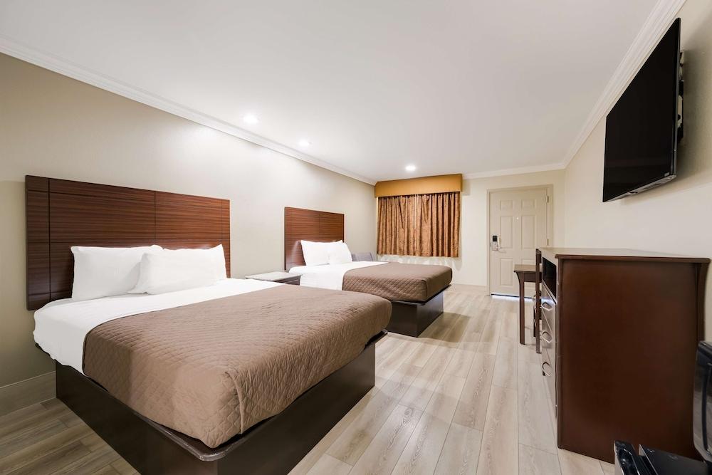 Americas Best Value Inn Houston Heights at I-45 photo 15