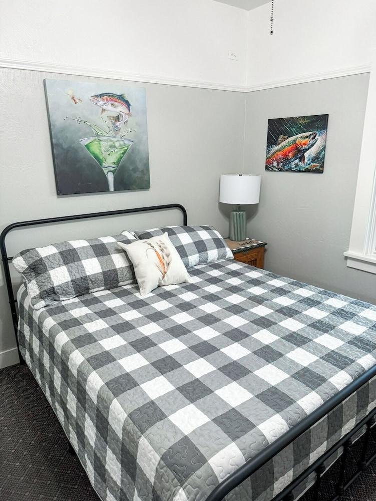 Fall River Hotel and Grazerz Restaurant photo 15