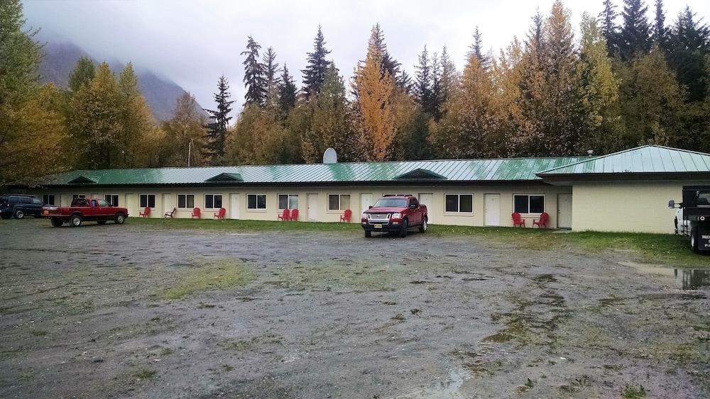 Bird Creek Motel photo 28