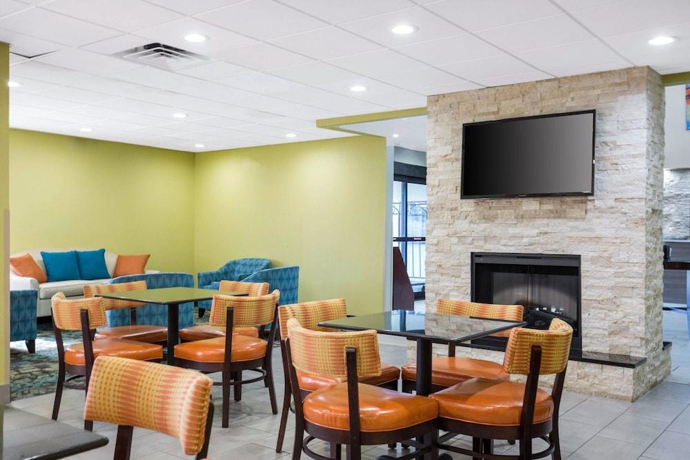 Quality Inn & Suites Arnold - St Louis photo 32