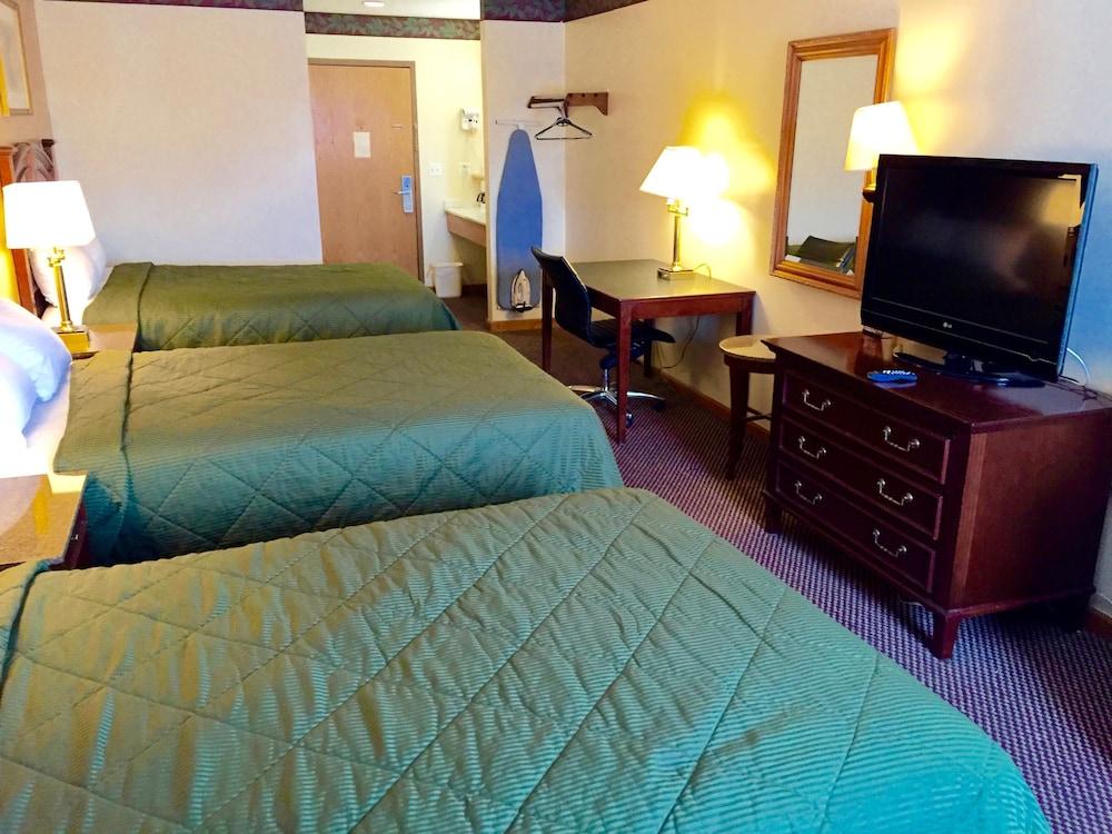 Executive Inn and Suites photo 10