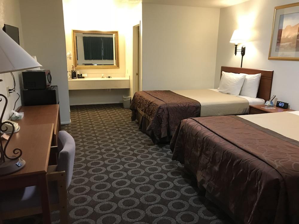 Canyonlands Motor Inn photo 16