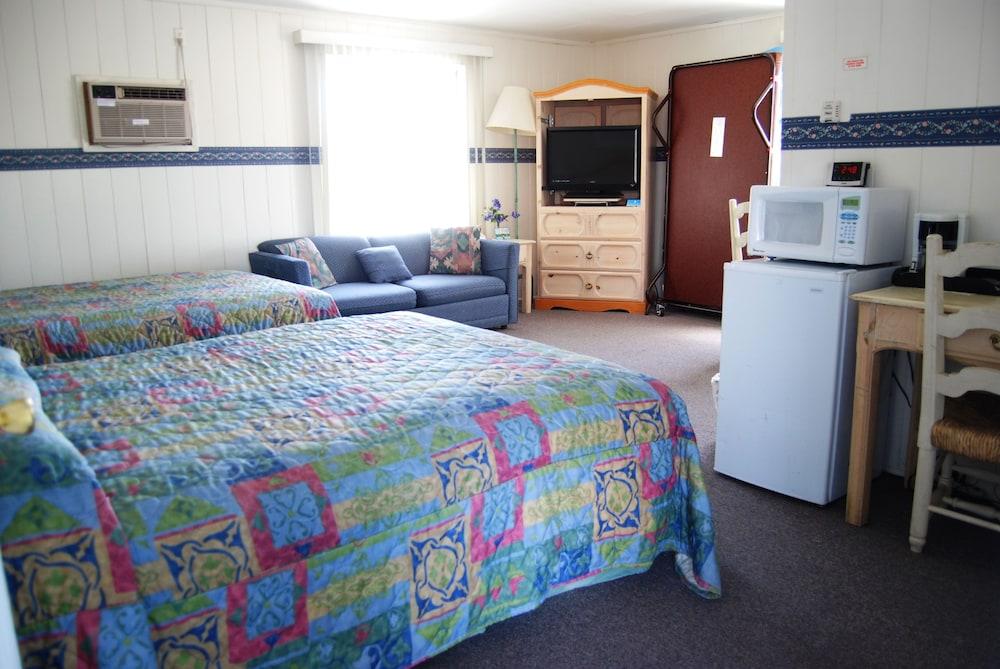Redwood Motel photo 23