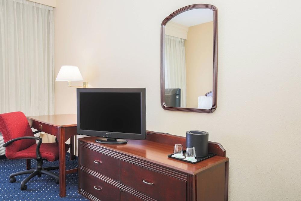 Courtyard Flint by Marriott photo 9