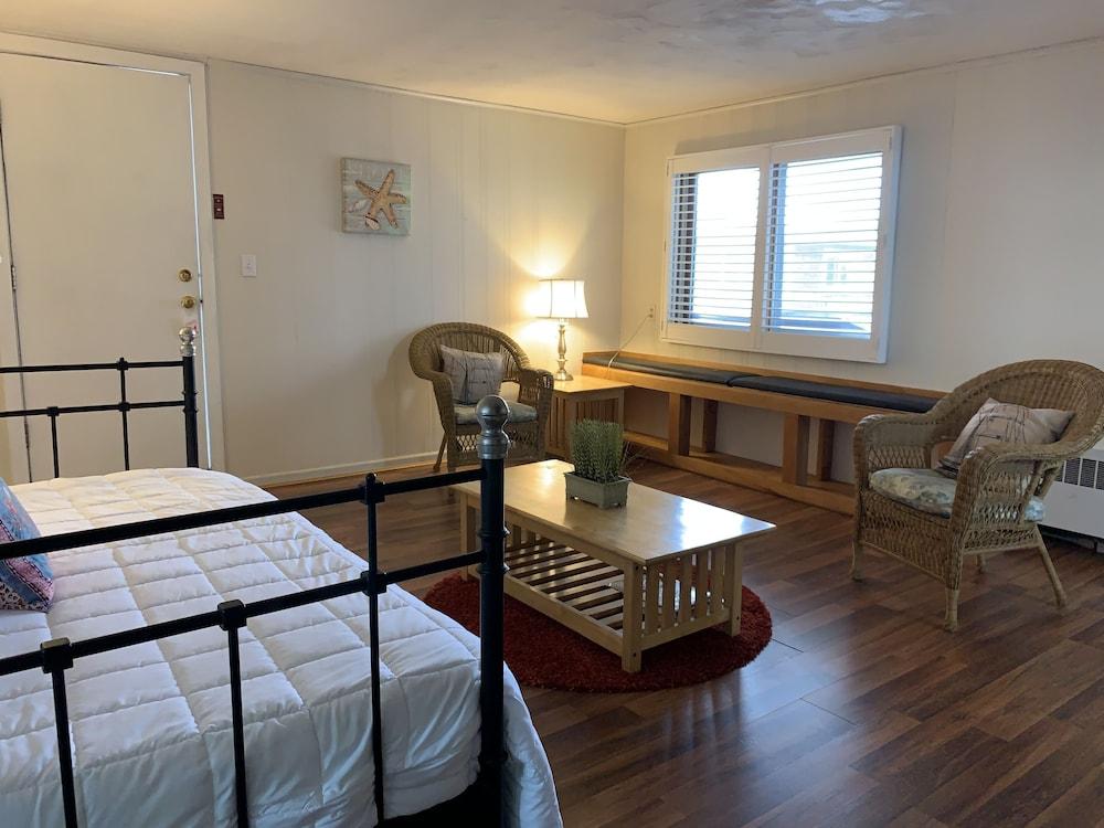 Vineyard Harbor Motel - Private Beach photo 82