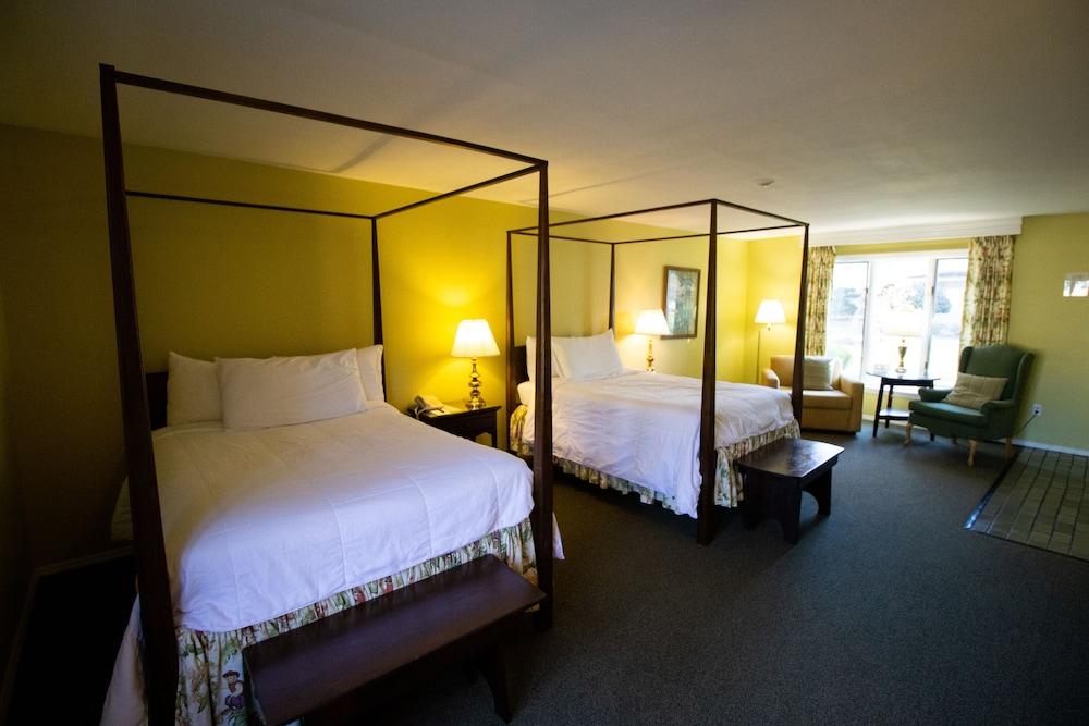 Delamater Inn photo 71