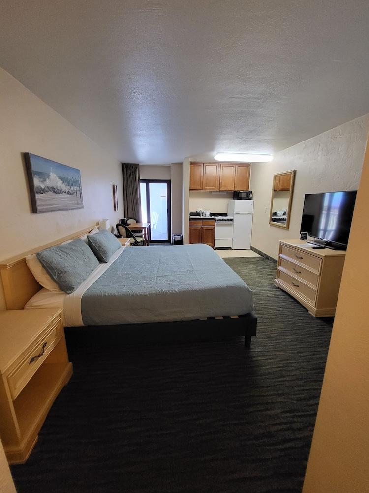 Beachside Hotel photo 12