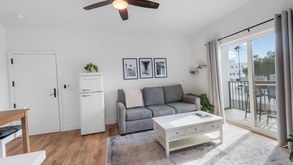 Rise Suites Oceanside photo 26