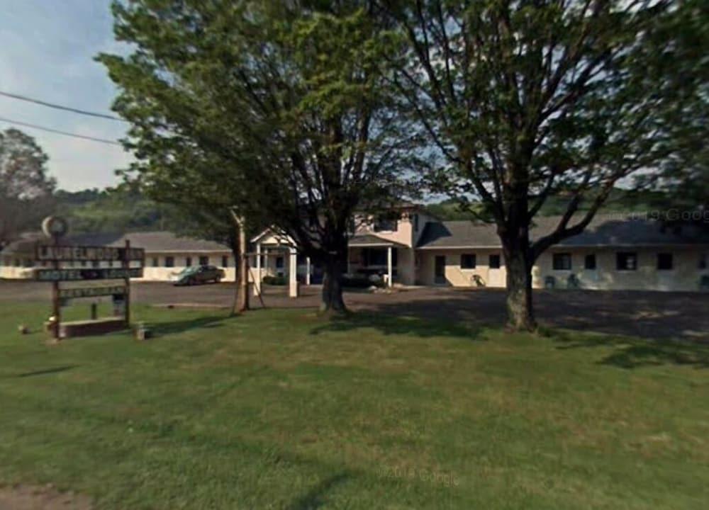 Laurelwood Inn and Steakhouse photo 1