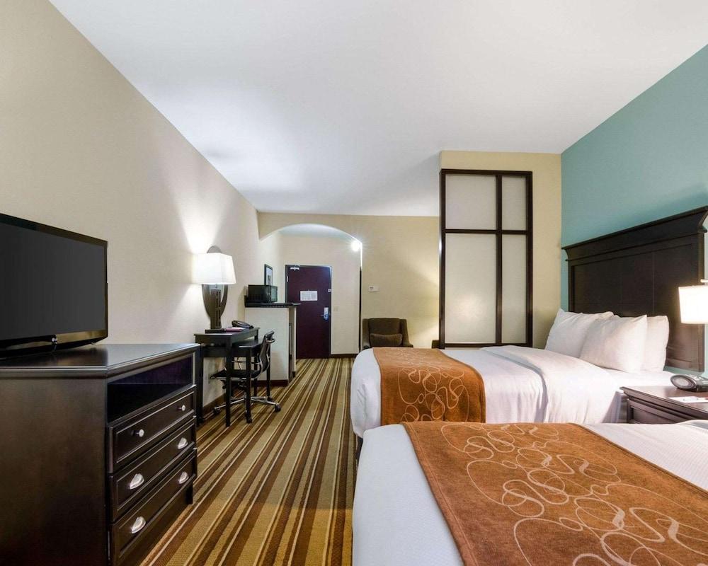 Comfort Suites Topeka Northwest photo 24