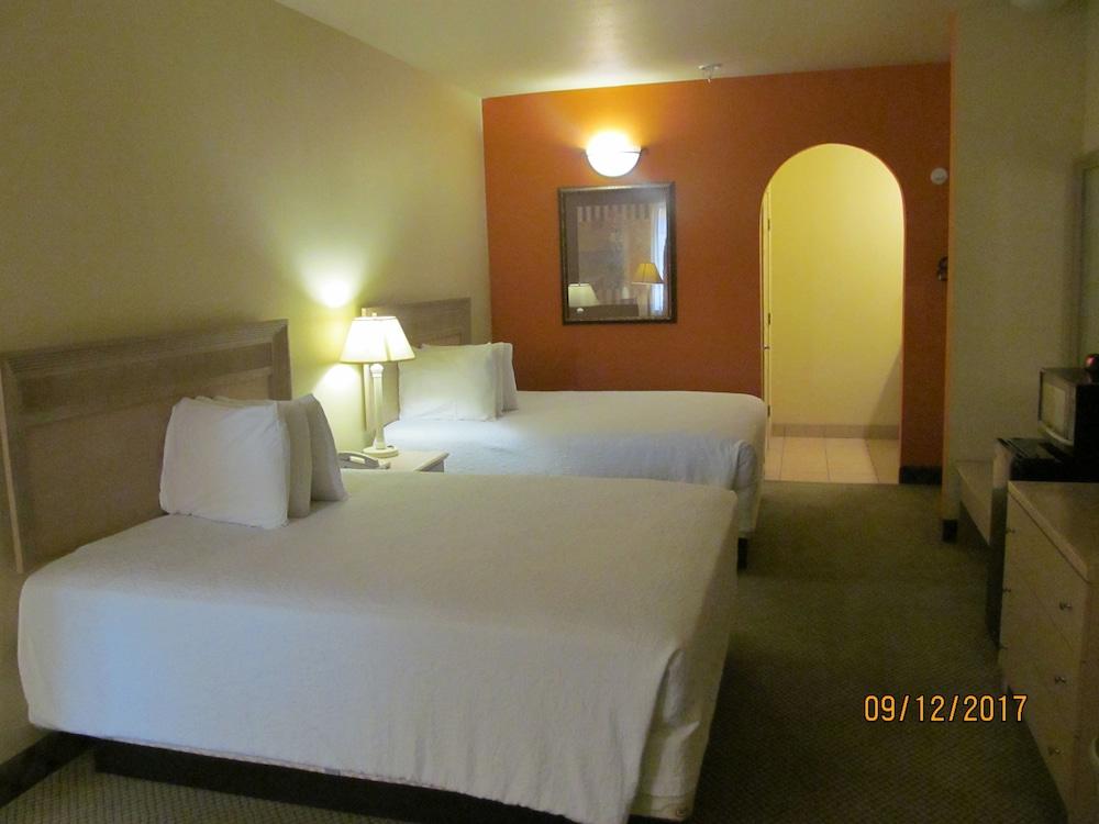 Sunbridge Inn & Suites photo 8