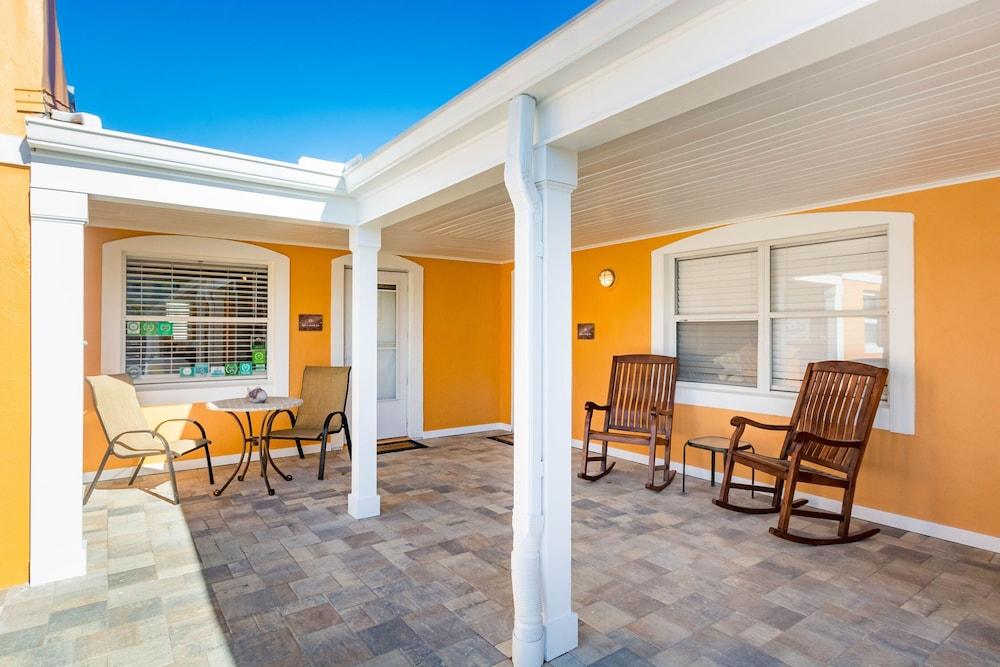 Upham Beach Inn photo 22