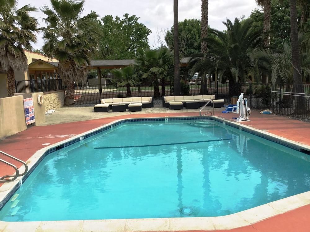 Prodigy Hotel, a Days Inn by Wyndham photo 30