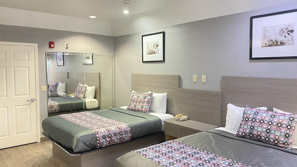 Island Suites photo 41