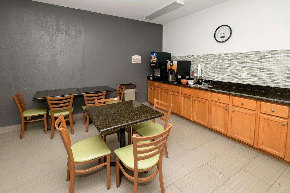 Home Town Inn Ringgold photo 19
