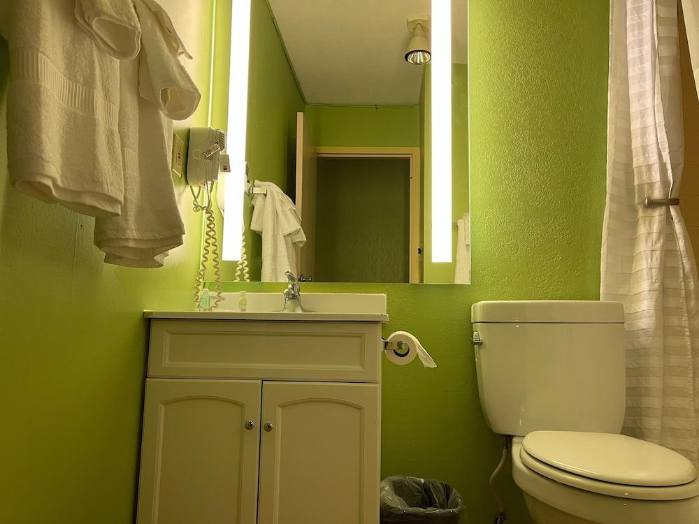 Clarion Inn photo 13