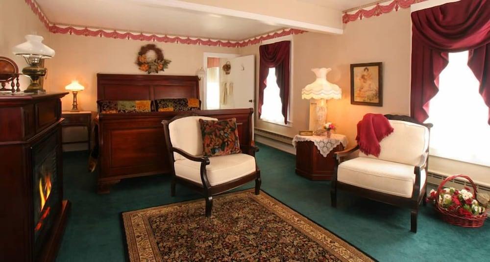 Crestmont Inn photo 10