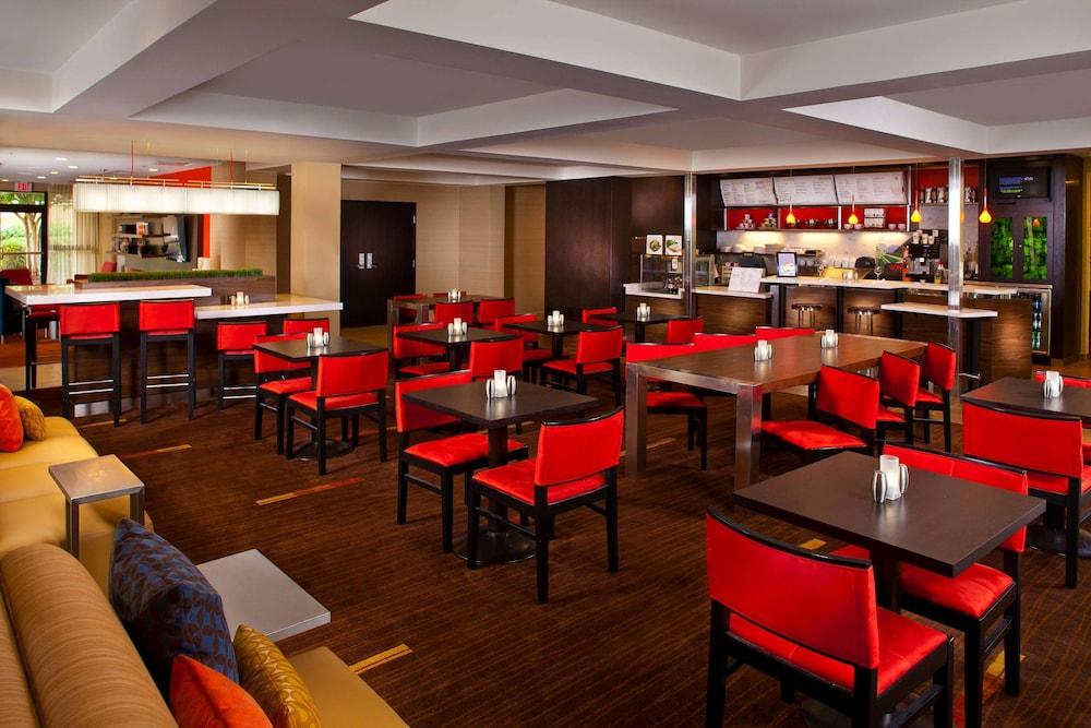 Spark by Hilton Birmingham Colonnade photo 15
