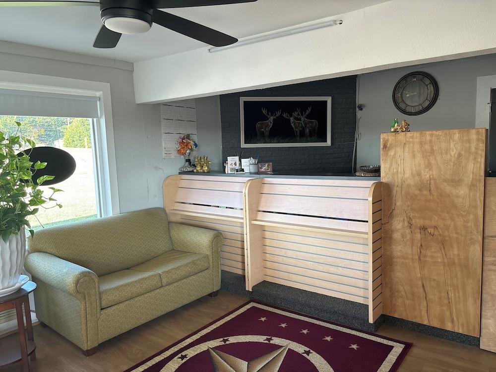 Budget Inn photo 6