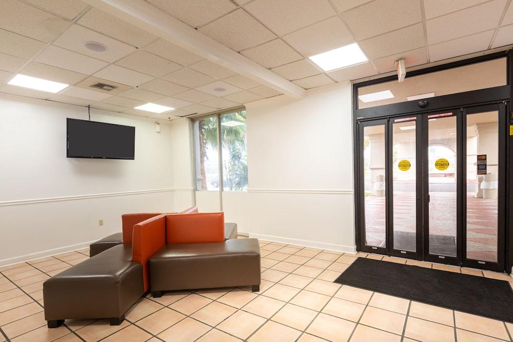 OYO Hotel Baton Rouge - Mead Rd Louisiana photo 12
