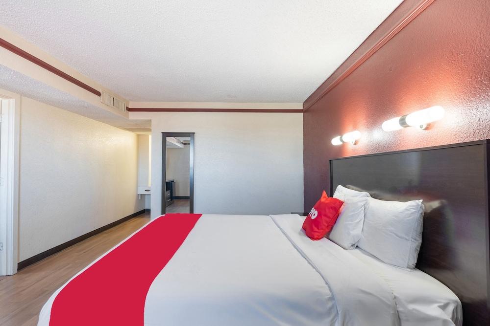 OYO Hotel Tulsa N Sheridan Rd & Airport photo 13