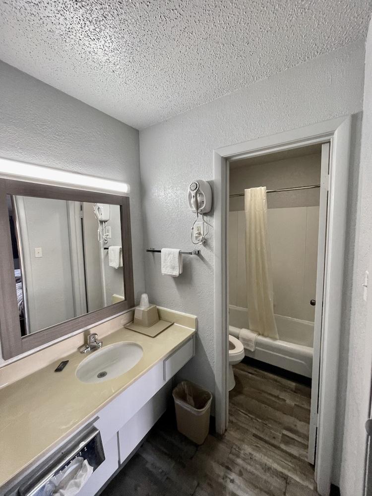 Delux Inn photo 2