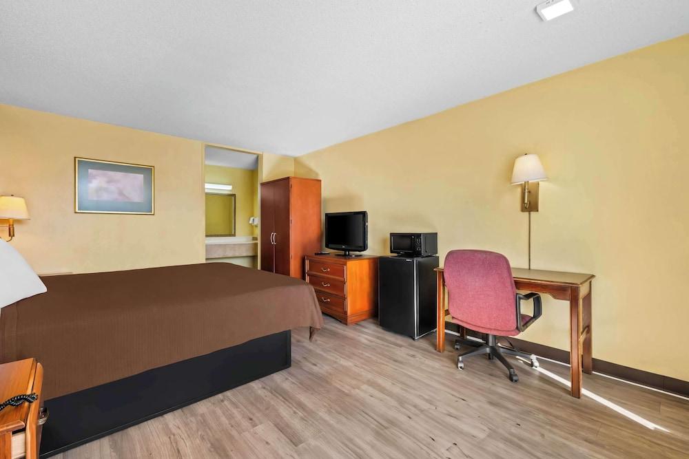 Rodeway Inn Monroe photo 16