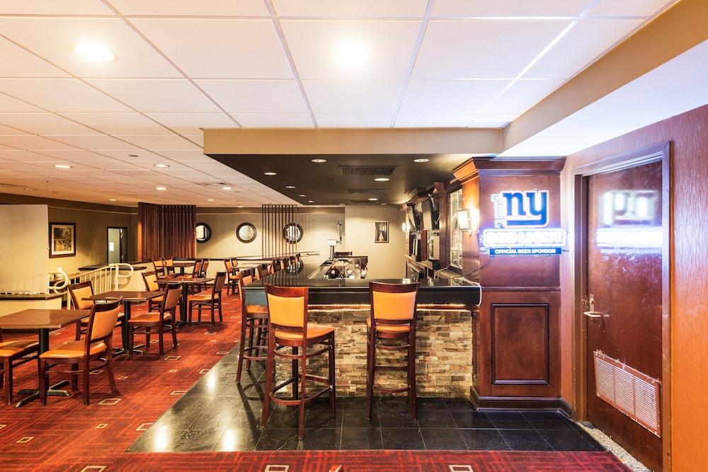 Crowne Plaza Newark Airport by IHG photo 16