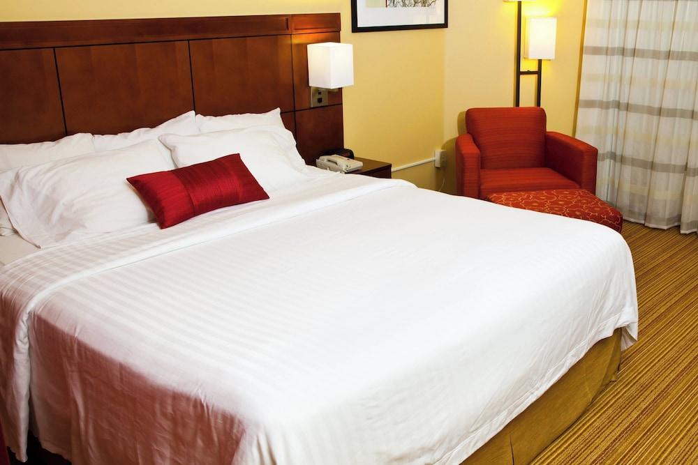 Courtyard by Marriott La Crosse photo 44