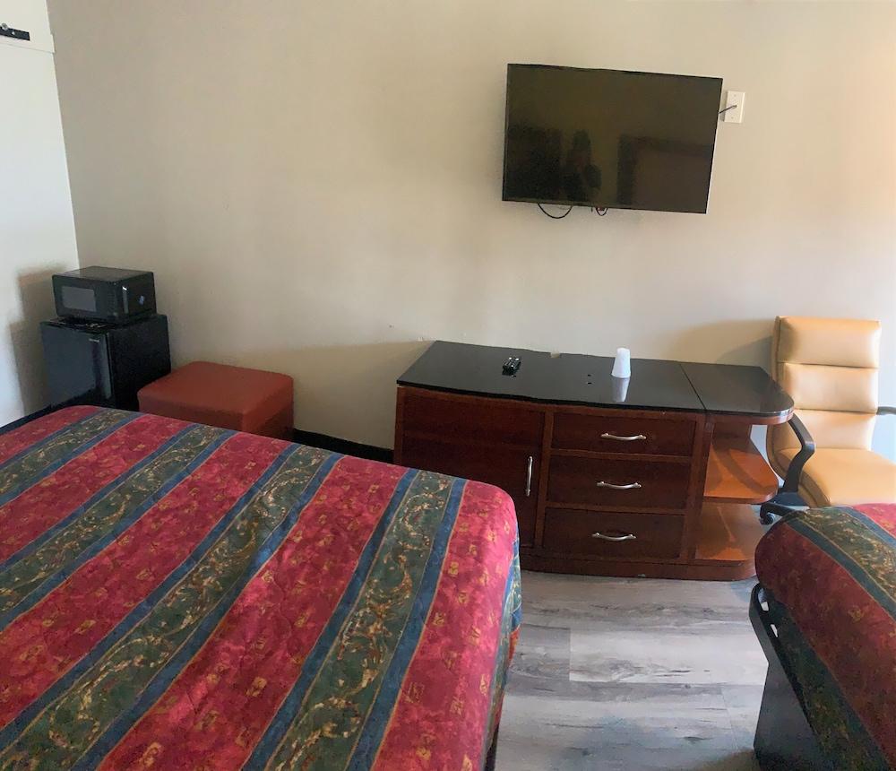 Stadium Inn & Spas photo 15